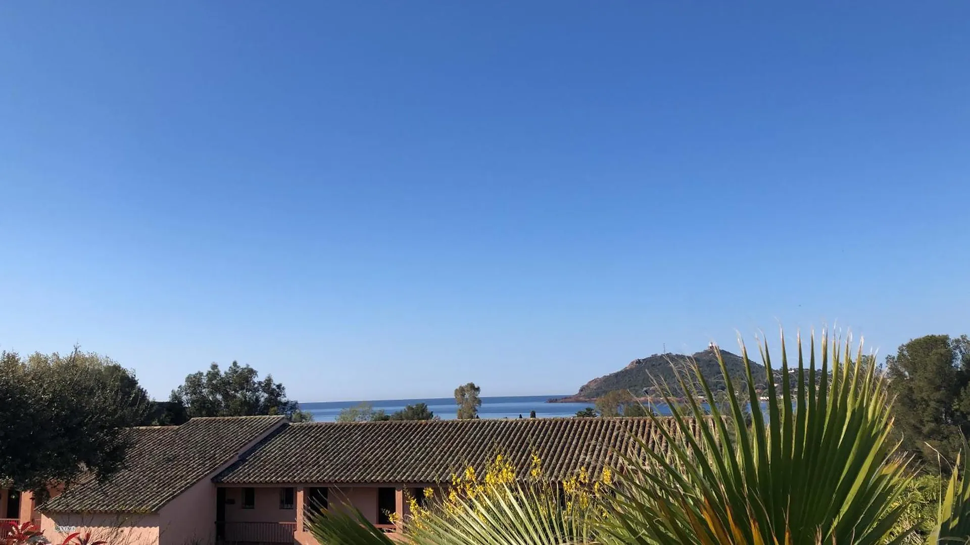 Joli Appartement Avec Jardin Dans Residence Avec Piscines Saint-Raphaël 0*,  Frankrike