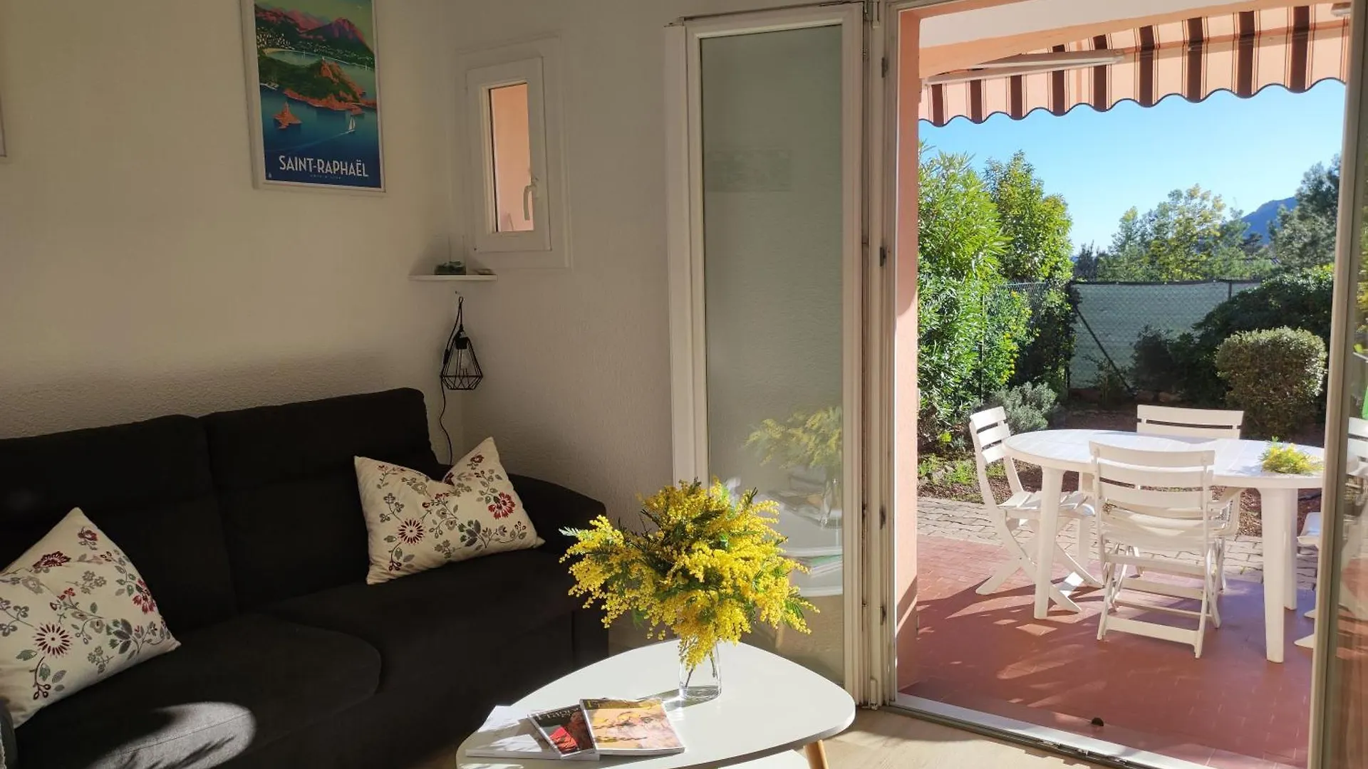 Joli Appartement Avec Jardin Dans Residence Avec Piscines Saint-Raphaël