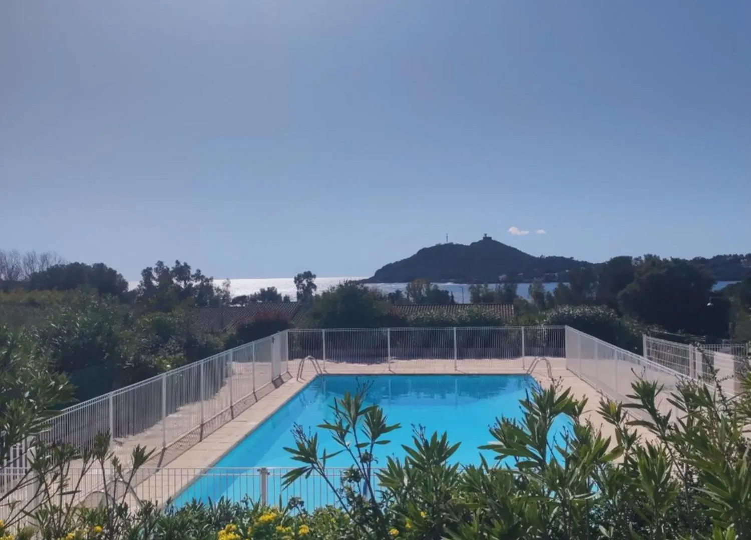 Joli Appartement Avec Jardin Dans Residence Avec Piscines Saint-Raphaël